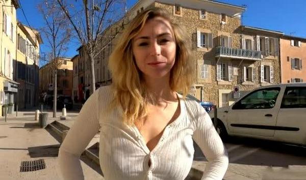 Турист встретил на улице Палермо итальянку с большой грудью и пригласил ее в свой номер отеля